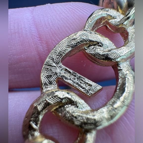 LOT 1616 18K gold plated Givenchy vintage bracelet - Picture 2 of 6